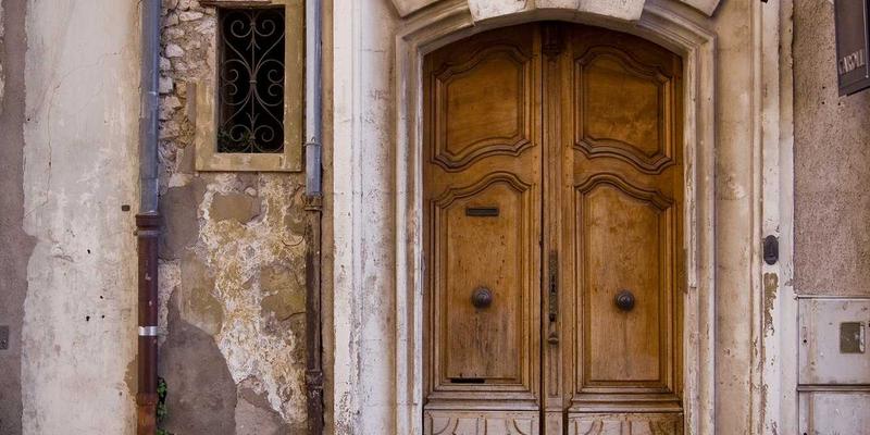 摩托车装备进阶指南：硬壳、软甲与D3O护膝护肘在街道与越野中的终极对决