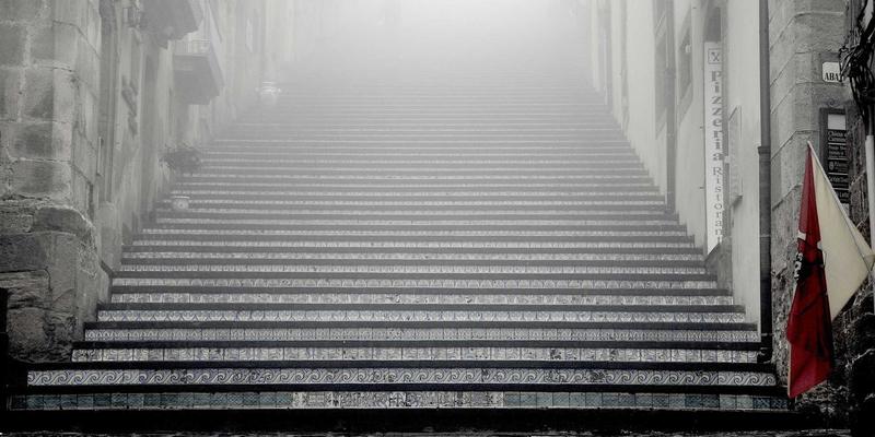 骑行文化进阶必修课：三层压胶与涂层技术，揭秘摩托车雨衣全天候防护真相